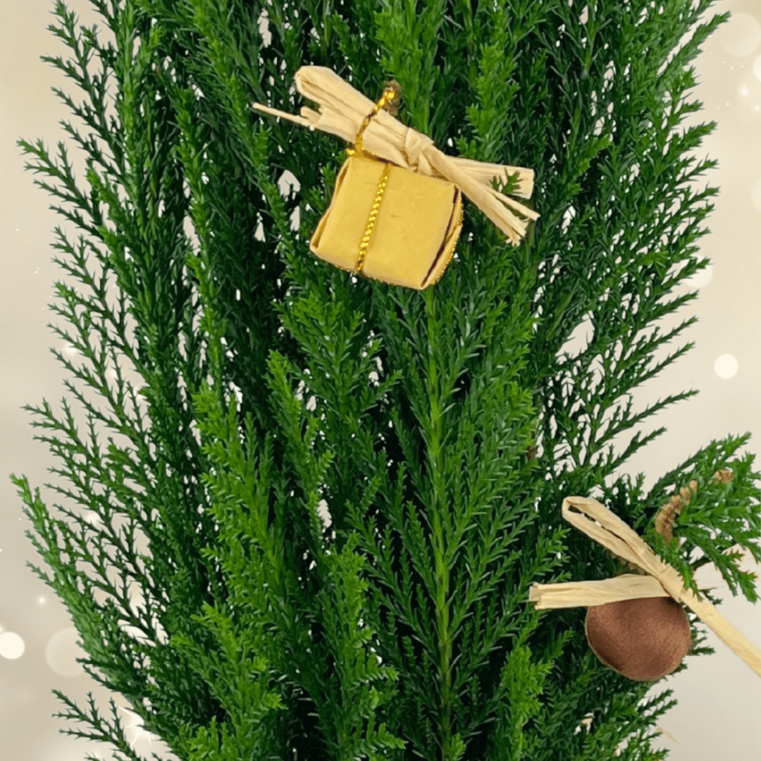 Christmas tree in Jute Sack with baubles - Frankton's